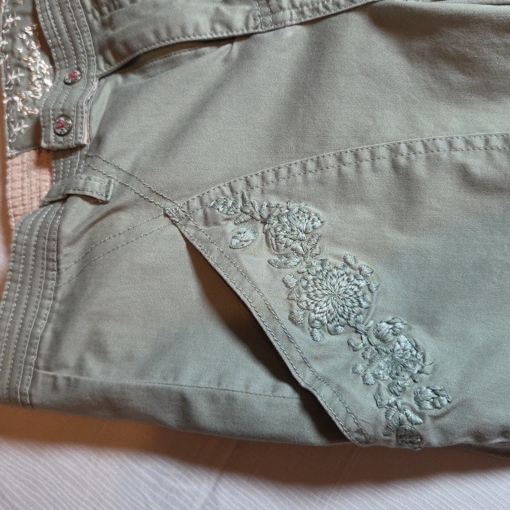 Y2K Candie's Sage Green Embroidered Detail PANTS. SZ 7. - Picture 3 of 6